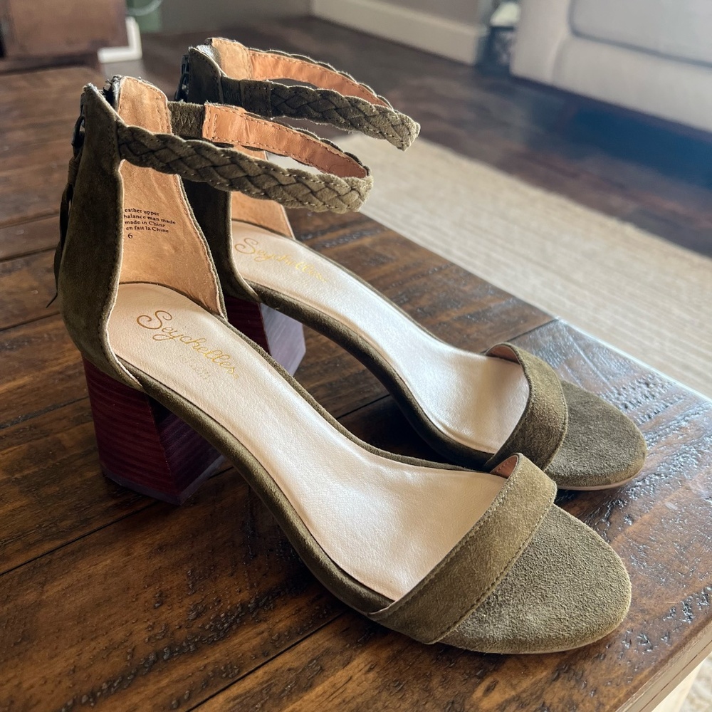 Seychelles Fury Pumps Olive